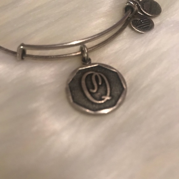 NWOT Alex and Ani Silver Initial Q Bracelet - Picture 2 of 4